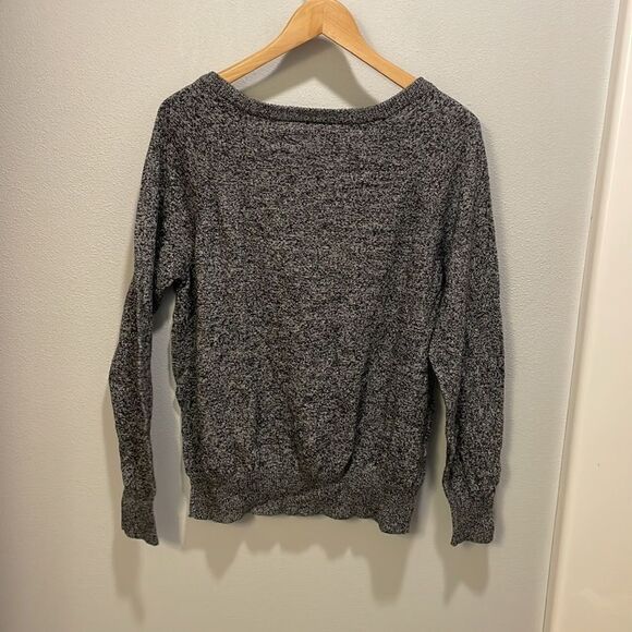 Woman’s grey sweater with a blue heart - Picture 4 of 8